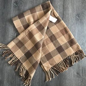 (NWT) Saks Fifth Avenue camel / brown plaid Scarf